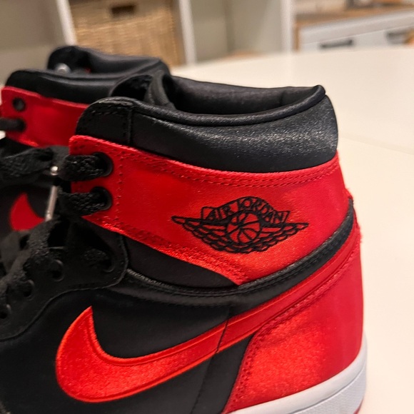 Women’s Air Jordan Retro Satin High Tops Size 8 - Picture 2 of 4